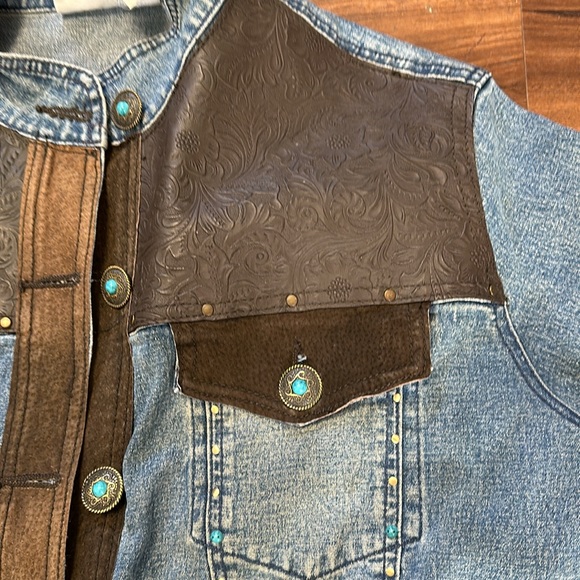 DG2 Diane Gilman denim jeans jacket embossed suede leather turquoise buttons - Picture 2 of 7